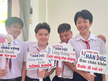 khám tầm soát cong vẹo, bàn chân bẹt học đường