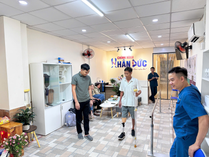 tập đi chân giả hiệu quả cho người khuyết tật 