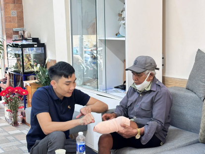 tập đi chân giả dưới gối