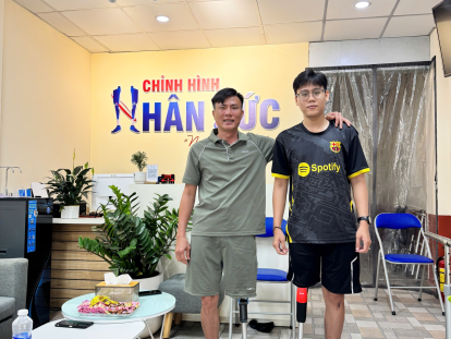 lắp chân giả cho người khuyết tật