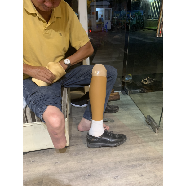 Chân giả dưới gối