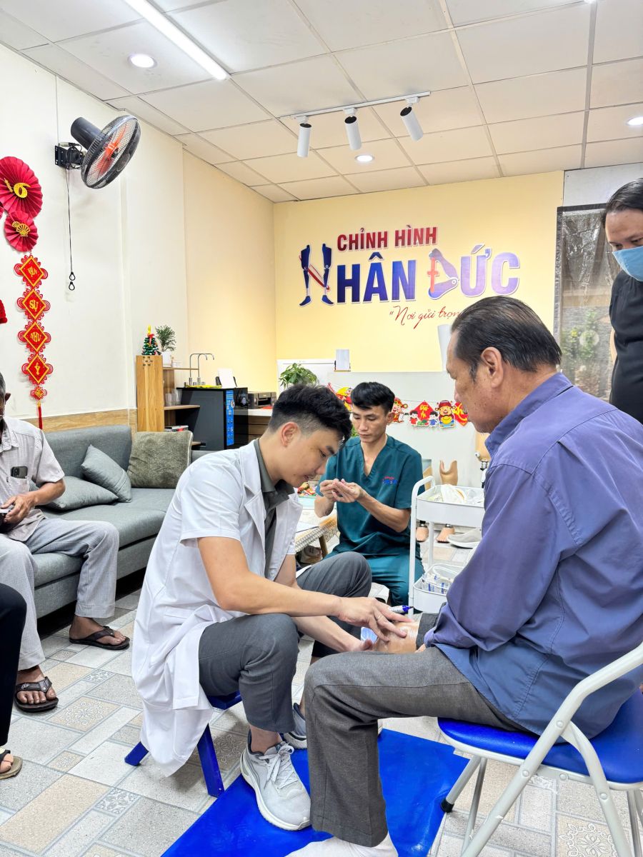 tư vấn lắp chân giả